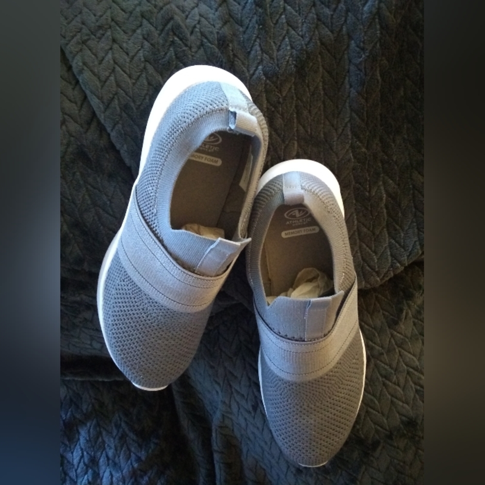 Men's Athletic Works Sneakers - Picture 7 of 8